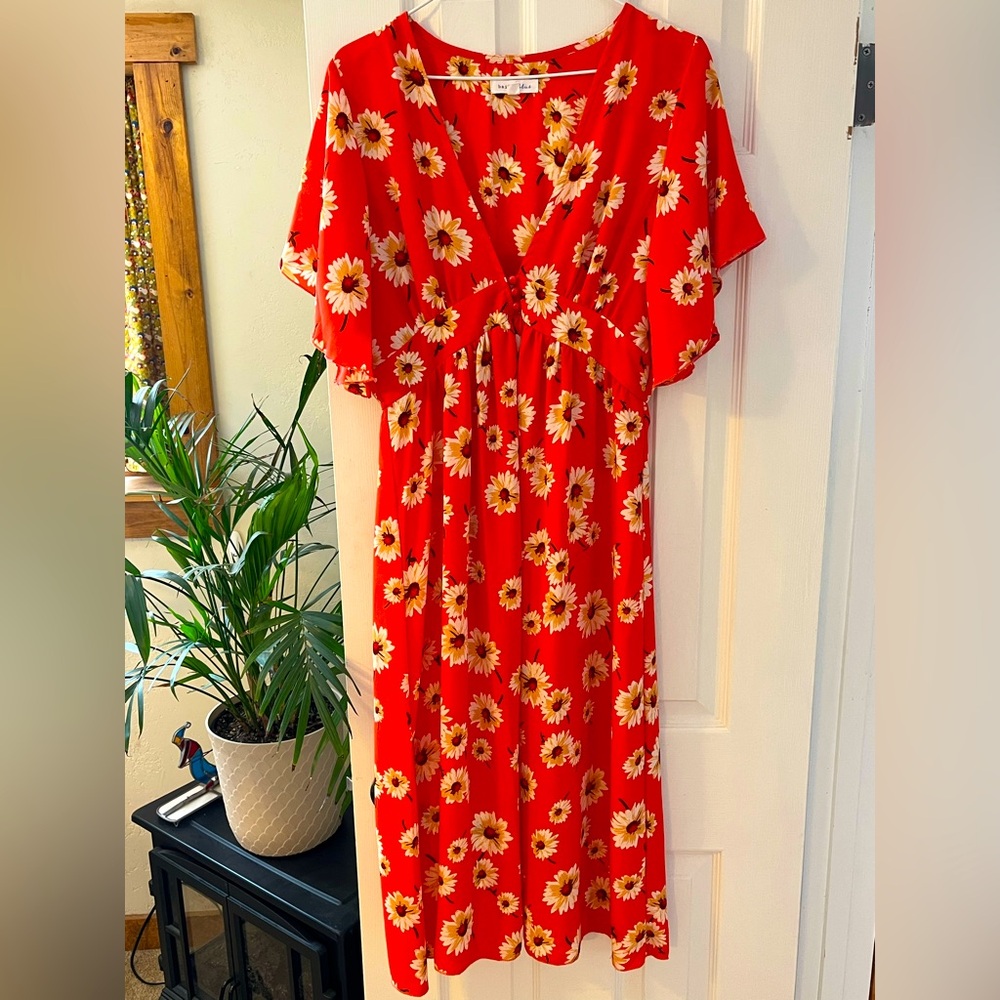 Low cut floral flowy midi dress